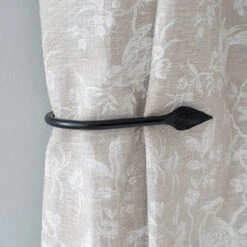 Small Spear Holdback In Matt Black -Home Decor Shop 637ddmb 12