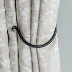 Small Swing Holdback (12cm Embrace) In Matt Black -Home Decor Shop 637kkmb 12